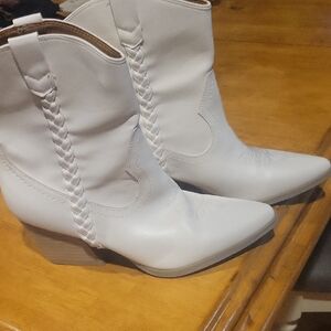 Chic White Braided Women's Heeled Boots